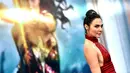Belakangan ini nama Gal Gadot sedang menjadi sorotan publik. Salah satu penyebabnya adalah film terbarunya yang bertajuk ‘Wonder Woman’, di mana ia bermain sebagai pemeran utama di dalamnya. (AFP/Bintang.com)