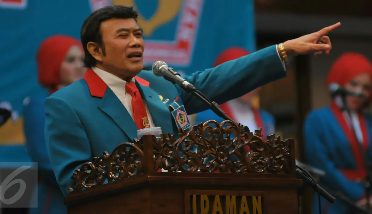 Ketum Partai Islam, Damai, Aman (Idaman) Rhoma Irama memberi sambutan pada pelantikan 18 Dewan Pengurus Wilayah (DPW) Partai Idaman di Jakarta, Rabu (20/1).  Pelantikan itu dihadiri sejumlah pengurus partai dan artis dangdut. (Liputan6.com/Faisal R Syam)