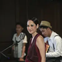 Para  sahabat BCL menjadi diri sendiri di pembuatan video klip, lain halnya dengan model-model yang biasanya harus menjadi orang lain. BCL pun menganggap syuting video klip ini sangat menyenangkan dengan hadirnya para sahabat. (Andy Masela/Bintang.com)