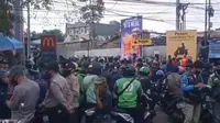 Suasana gerai McDonald's di kawasan Cibiru, Kota Bandung, Rabu (9/6/2021). (Liputan6.com/Huyogo Simbolon)