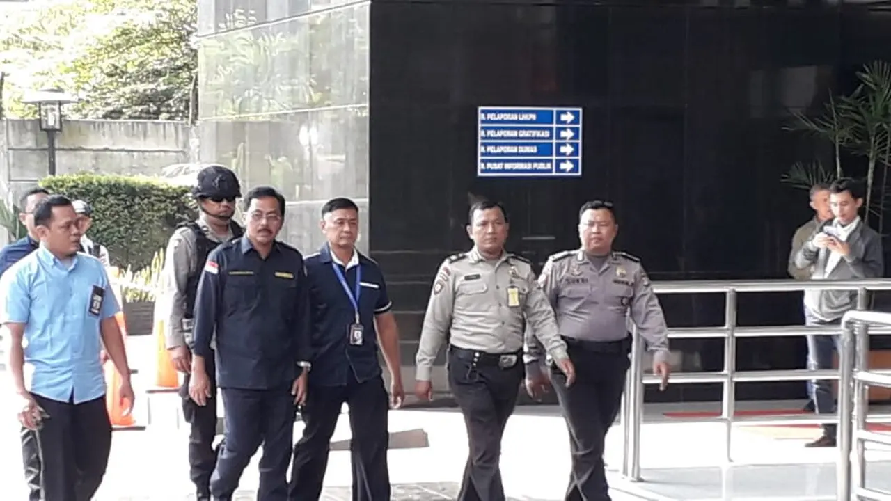 Gubernur Kepulauan Riau (Kepri) Nurdin Basirun tiba di Gedung KPK