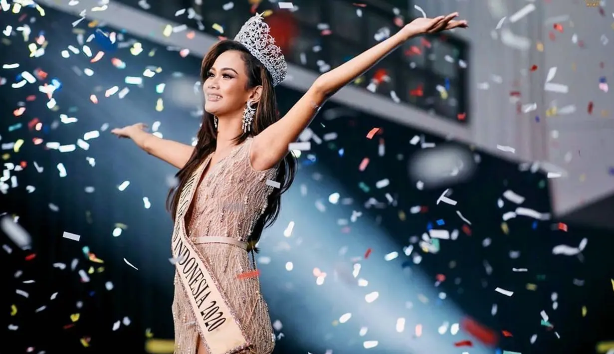 Aurra Kharishma semakin mencuri perhatian netizen usai berhasil meraih gelar Miss Grand Indonesia 2020 lalu. Bahkan, dirinya berhasil meraih posisi Runner-Up 3 di ajang Miss Grand International 2020. (Liputan6.com/IG/@aurrakharishma)