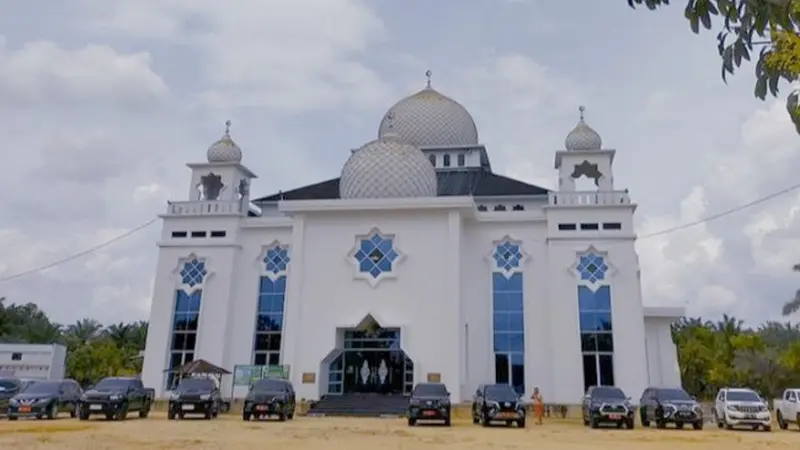 Masjid Darussalam di Desa Seresam, Kabupaten Indragiri Hulu, yang dibangun dengan infak Rp1 ribu per hari warga.