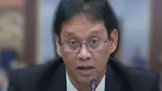 Menteri Keuangan Purbaya, Gubernur Bank Indonesia dan Kepala Bappenas Rachmat Pambudy melakukan rapat dengan Banggar DPR, Selasa (9/6). Dalam rapat, Menkeu Purbaya menjelaskan panjang terkait kebijakan fiskal 2027. 

Menkeu Purbaya berkelakar penjelasan tersebut dibaca dari laporan yang diterima ...