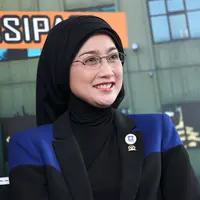 Setelah berhasil mendapatkan gelar sarjana psikologi di Universitas Atmajaya, Dessy Ratnasari pun melanjutkan pendidikan S2 dan berhasil lulus dengan gelar magister psikologi di Universitas Indonesia. (Galih W. Satria/DOC: Bintang.com)