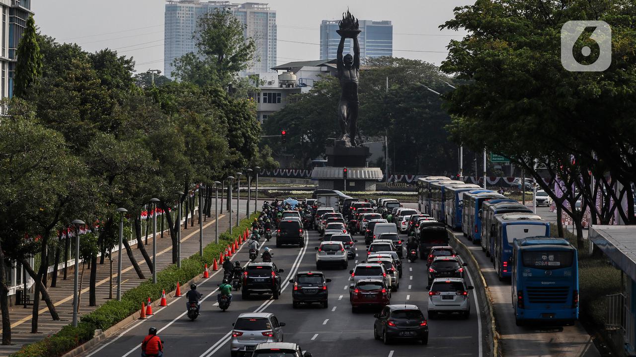 Suasana Ganjil Genap Saat PSBB Transisi di Jakarta