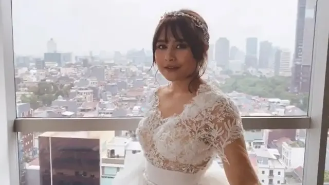 7 Potret Menawan Prilly Latuconsina Memakai Baju Pengantin