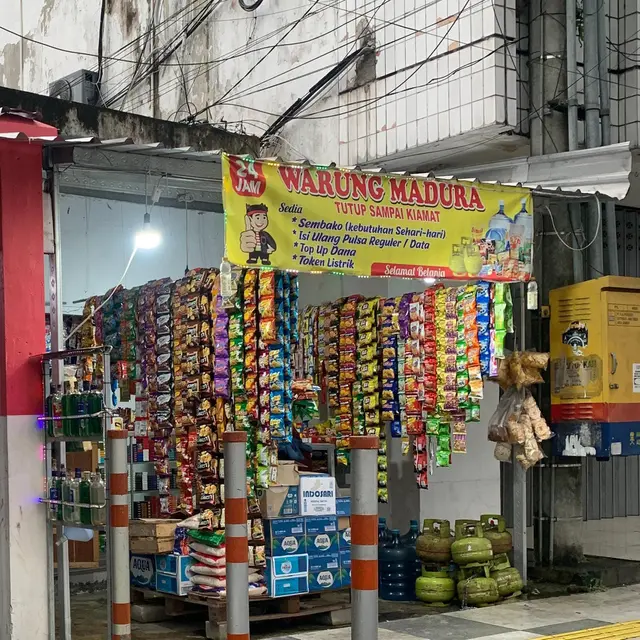 6 Potret Toko Tutup ketika Kiamat Ini Nyeleneh, Semangat Cari Uang Sampai Akhir