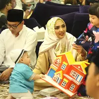 Popularitas Anang Hermansyah dan Ashanty nampaknya sebentar lagi akan tergantikan. Bukan dengan selebriti lain, melainkan dengan dua anak mereka yang kini masih berusia belia namun sudah berhasil mencuri perhatian publik. (Bambang E.Ros/Bintang.com)