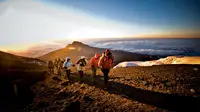 Ilustrasi Perjalanan Mendaki Gunung (foto: National Geographic Expeditions)