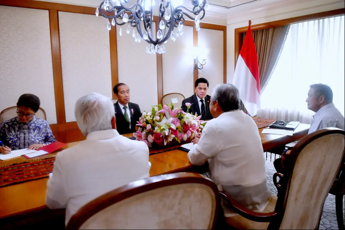 Menteri BUMN Erick Thohir mendampingi Presiden Joko Widodo dalam kunjungan kerja di Manila, Filipina, Kamis (11/1/2024). (Dok Kementerian BUMN)