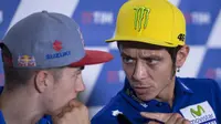 Valentino Rossi menilai Maverick Vinales bakal menjadi pesaing tangguh pada balapan MotoGP 2017. (EPA/Maurizio Brambati)