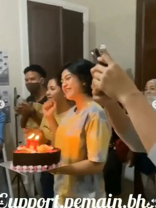 6 Momen Ulang Tahun Asha Assuncao ke-17 Tahun, Dapat Kejutan di Lokasi Syuting