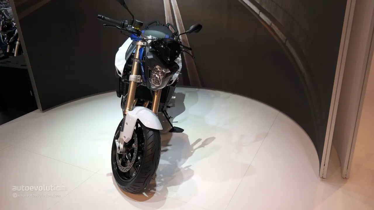 Motor BMW F800R 2015 Eksis di Milan
