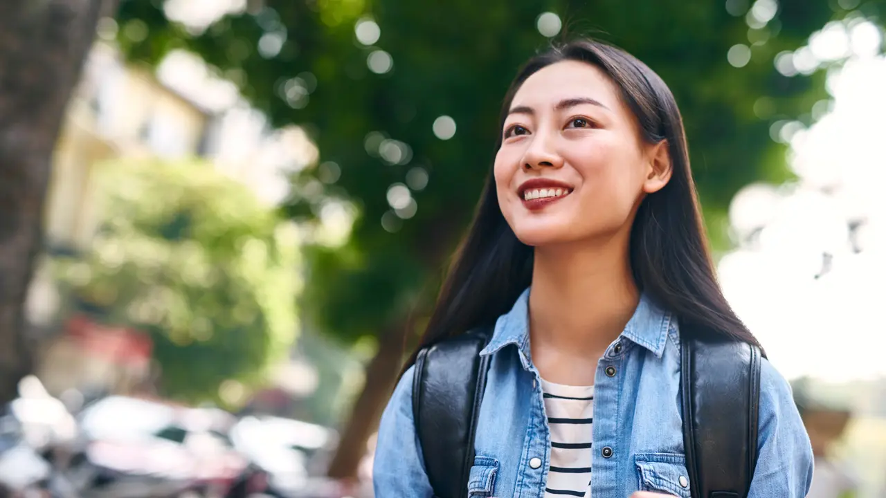 perempuan menatap masa depan