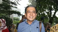 Bupati Nganjuk, Taufiqurrahman bergegas meninggalkan gedung KPK usai menjalani pemeriksaan, Jakarta, Selasa (24/1). TFR diduga melakukan korupsi dalam proyek pengadaan atau persewaan di tahun 2009. (Liputan6.com/Helmi Afandi)