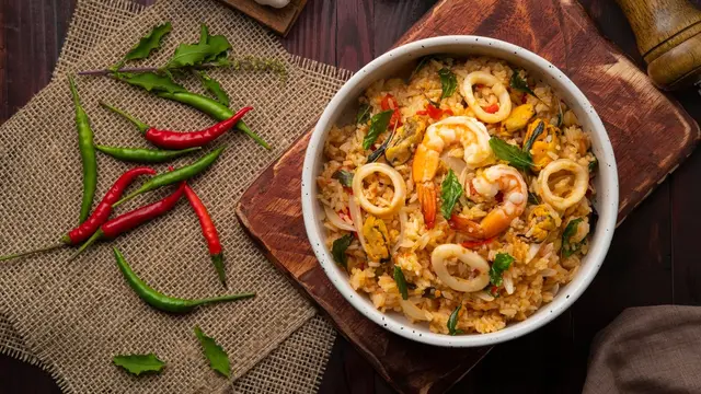 nasi kuning udang cumi