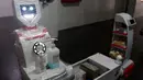 Robot interaktif 'Zafi' yang akan digunakan di ruang isolasi Covid -19 dalam demo di rumah sakit Stanley Medical di Chennai, 6 April 2020. Robot ini dikerahkan untuk melayani makanan dan obat-obatan bagi pasien Covid-19 dalam upaya meminimalkan tenaga medis tertular virus corona. (Arun SANKAR/AFP)