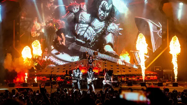 Tur Perpisahan, KISS Gebrak Riverbend Music Center Cincinnati