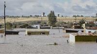 Banjir di Kota Mthatha, Afrika Selatan, Selasa 10 Juni 2025. (AP/Hoseya Jubase)