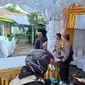 Video viral gelaran hajatan pernikahan yang diprotes para pengendara berujung tegur Satpol PP sampai aparat Kepolisian setempat. (Merdeka.com)