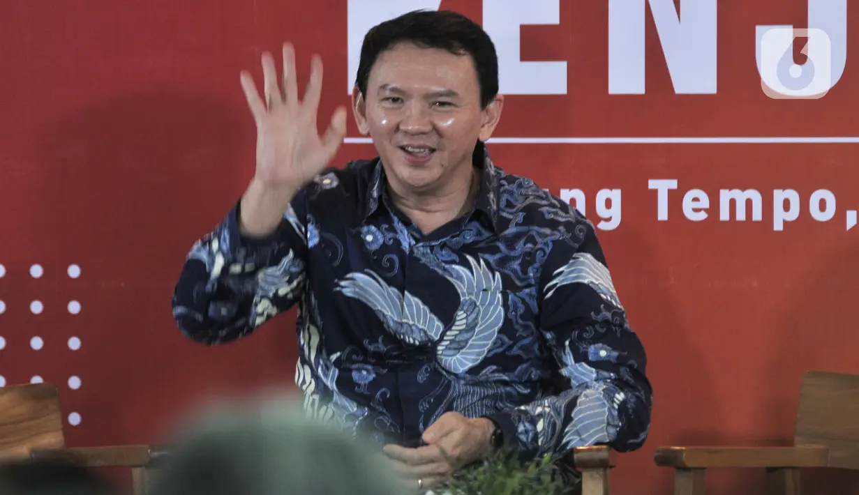 Basuki Tjahaja Purnama atau Ahok menghadiri peluncuran buku 'Panggil Saya BTP: Perjalanan Psikologi Ahok Selama di Mako Brimob' di Gedung Tempo, Palmerah, Jakarta, Senin (17/2/2020). Buku tersebut mengisahkan pengalaman Ahok saat berada dalam tahanan. (merdeka.com/Iqbal Nugroho)