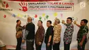 Ketua Bawaslu Abhan (tengah), Panglima TNI Hadi Tjahjanto (kanan), Mendagri Tjahjo Kumolo (kedua kanan),dan Komisioner KPU Ilham Saputra (kedua kiri) saat Deklarasi untuk Pilkada 2018 Berintegritas, Jakarta, Sabtu (10/2). (Liputan6.com/Angga Yuniar)