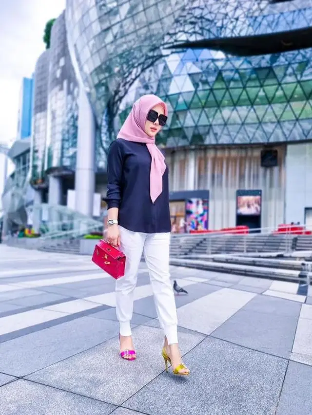 Syahrini di Singapura