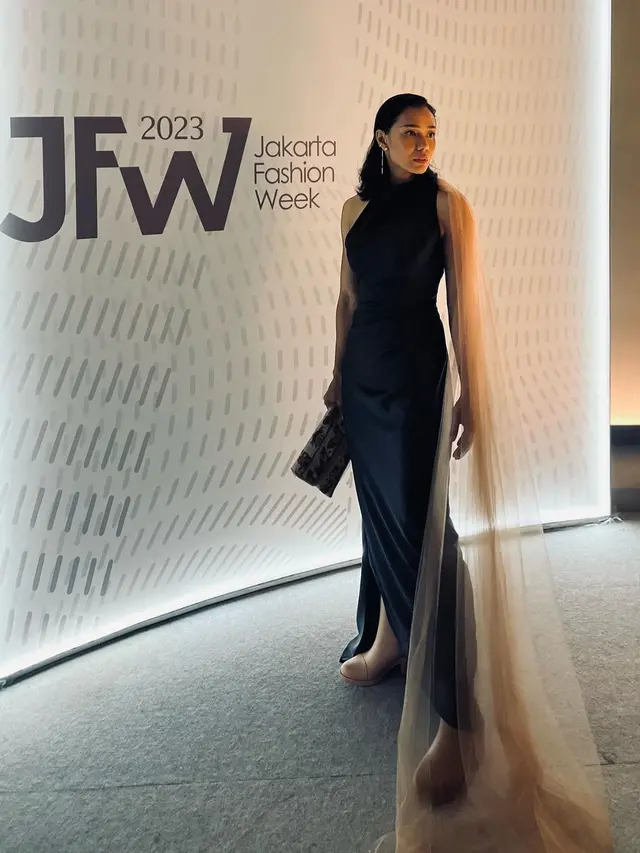 6 Inspirasi Gaya Fashion Adinia Wirasti yang Kerap Tampil Elegan dan Berkelas