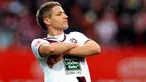 Gaya selebrasi gol gelandang Kaiserslautern asal Kroasia Ivo Ilicevic ke gawang FC Nurnberg dalam laga lanjutan Bundesliga di Nurnberg, 20 November 2010. Kaiserslautern unggul 3-1. AFP PHOTO / CHRISTOF STACHE
