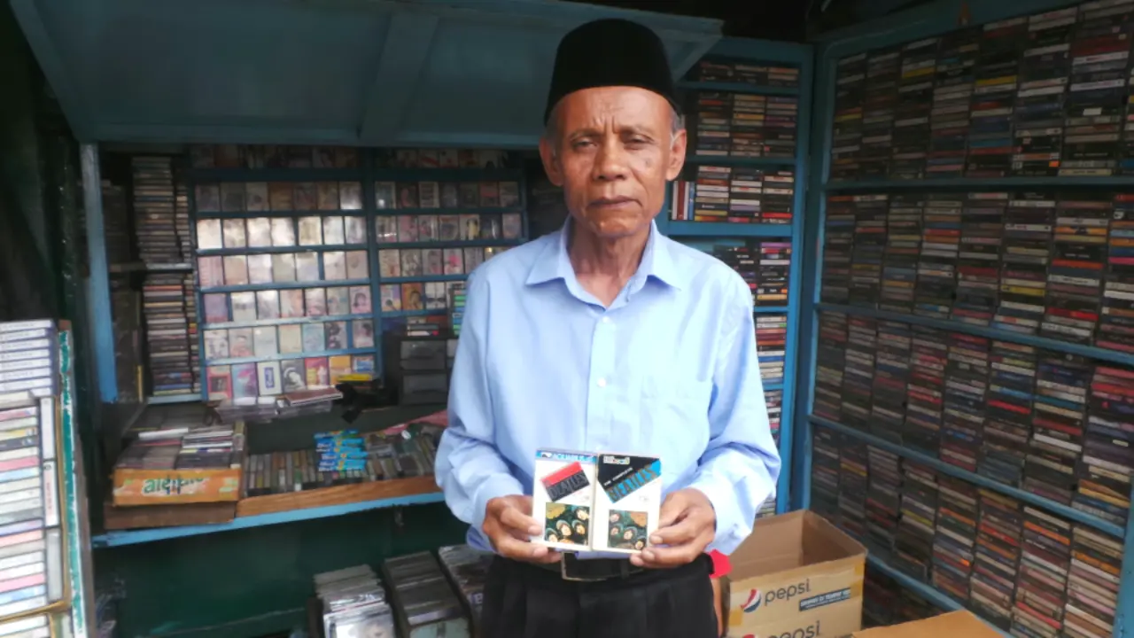 Kaset Bekas Antarkan Warga Bandung Berangkat ke Mekah