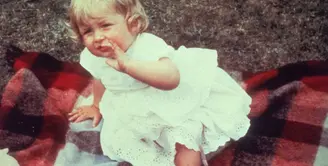 Foto ini diambil pada 1962 sat Princess Diana berulang tahun yang pertaa di Park House, Sandringham. (Cosmopolitan)