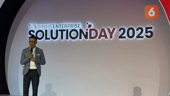 <p>Nugroho, President Director Telkomsel, dalam sambutannya di Telkomsel Gelar Solution Day 2025! (Liputan6.com/ Yuslianson)</p>