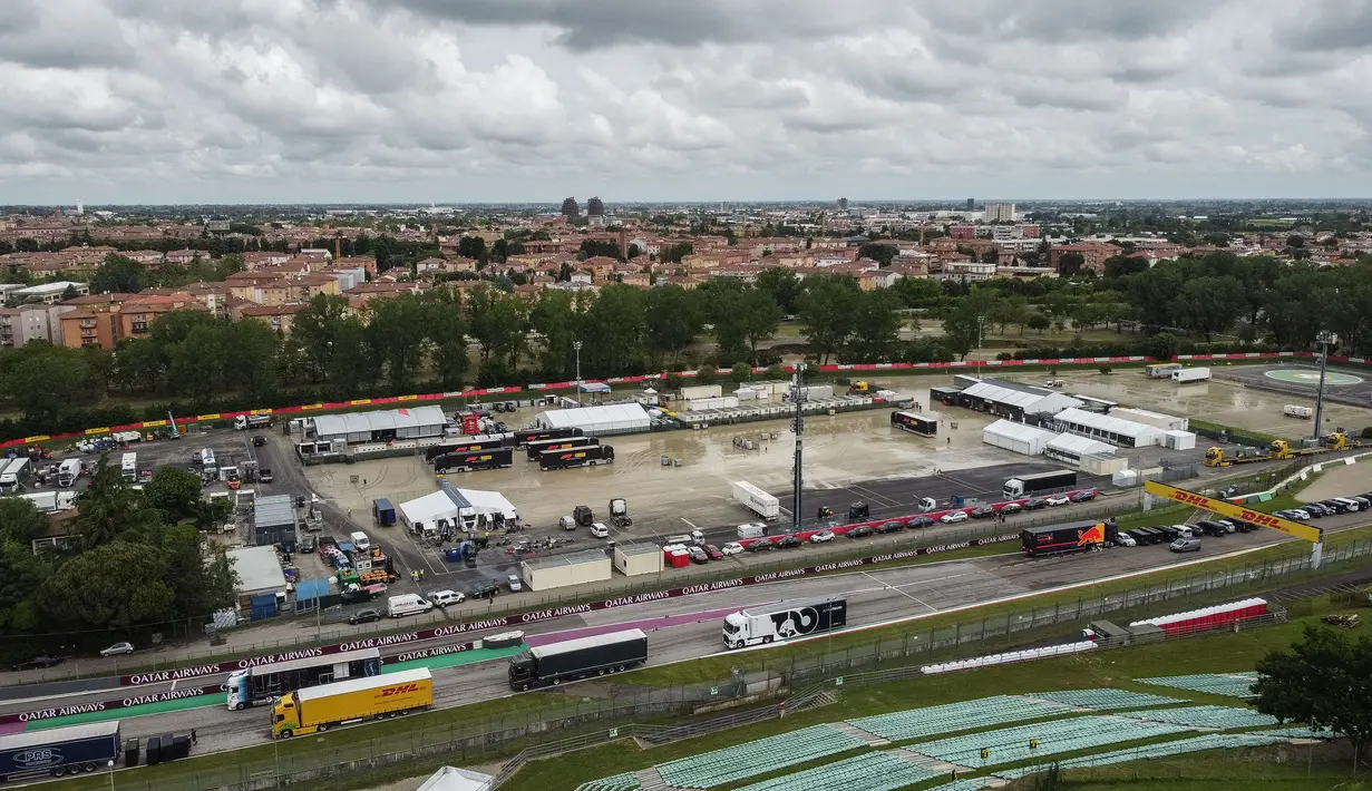 Suasana udara sirkuit Autodromo Enzo e Dino Ferrari, Kamis (18/5/2023) setelah banjir bandang melanda kota Emilia Romagna beberapa hari kemarin. (AFP/Stringer)