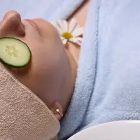 Ilustrasi perawatan wajah berjerawat. (unsplash.com/Adrian Motroc).