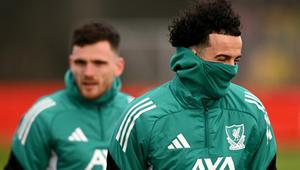 Gelandang Liverpool asal Inggris bernomor punggung 17, Curtis Jones, menghadiri sesi latihan tim di tempat latihan mereka di Kirkby, Liverpool, barat laut Inggris pada 20 Januari 2026, menjelang pertandingan League Phase Liga Champions UEFA melawan Olympique Marseille di Marseille.
(Oli SCARFF / AFP)