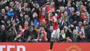 7. Pemain Manchester United, Anthony Martial, melakukan 45 tembakan dari dalam kotak penalti dan 11 diantaranya berbuah gol. (AFP/Oli Scarff)