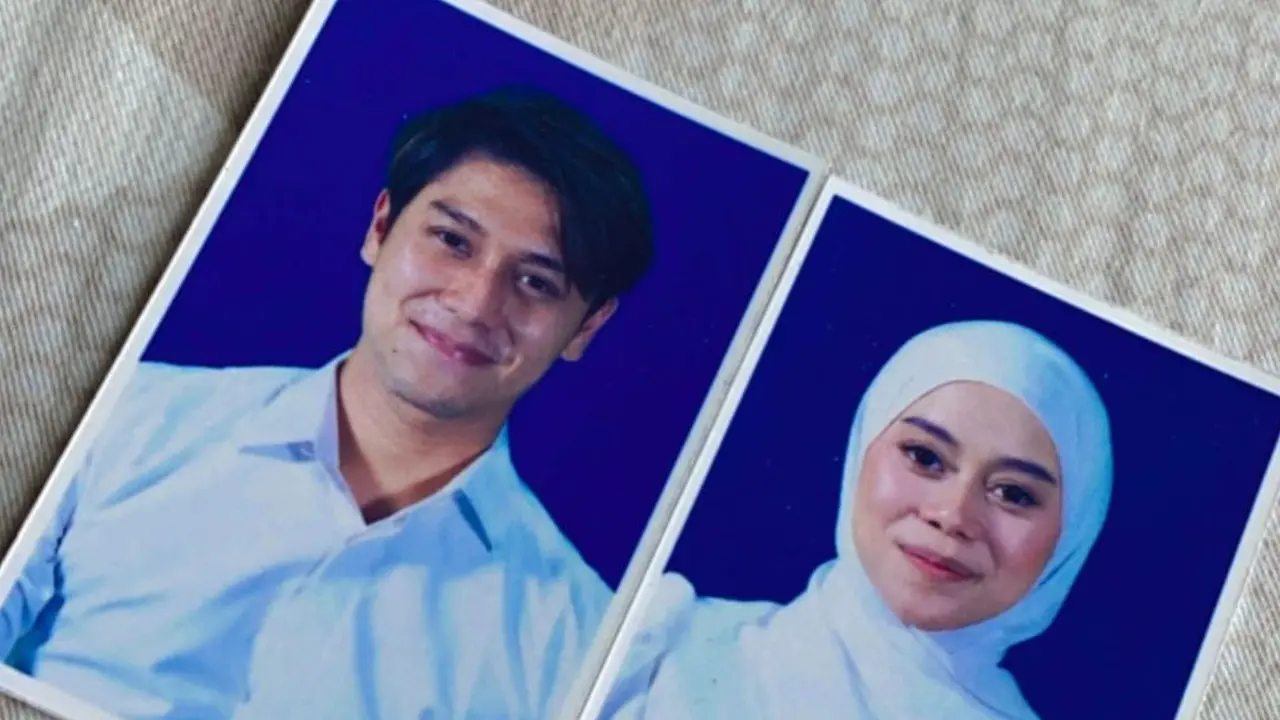 Rizky Billar Pamer Foto Buku Nikah dengan Lesti Kejora. (Foto: Instagram @rizkybillar)