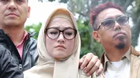 Lyra Virna dilaporkan lantaran diduga melakukan pencemaran nama baik terkait postingan dalam akun Instagramnya beberapa waktu lalu. Postingan yang berisi curahan hati gagal berangkat haji itu diduga melanggar Undang-Undang ITE. (Adrian Putra/Bintang.com)