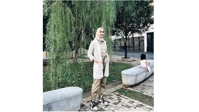7 Potret Fanny Fabriana Dalam Balutan Hijab, Makin Cantik