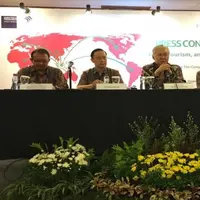 Menteri Perdagangan Enggartiasto Lukita (kedua dari kanan) saat menghadiri konferensi pers Trade Tourism and Invesment pada pameran dagang Trade Expo Indonesia 2016 di Jakarta, Kamis. (via: Antara)
