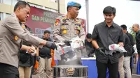 Pemusnahan barang bukti tindak pidana narkoba oleh Wakil Kepala Polda Riau. (Liputan6.com/M Syukur)