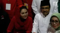 Pasangan cagub dan cawagub Jawa Timur Saifullah Yusuf ( Gus Ipul) dan Puti Guntur Soekarnoputri mendaftar di KPU Jatim.