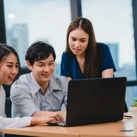 Beberapa tips berkomunikasi yang efektif di lingkungan kerja. (foto: tirachardz/freepik)