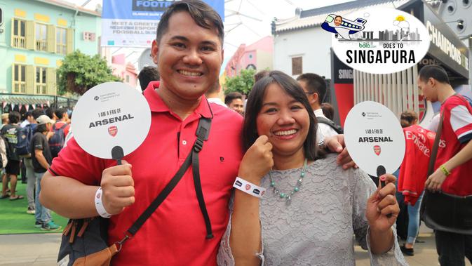 Jemmy Gunawan Putra dan ibunya, Ruth Sunarsih, warga asal Surabaya ikut meramaikan ICC 2018 di Singapura. (Bola.com/Wiwig Prayugi)