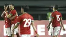 Pemain Indonesia merayakan kemenangan atas Guyana pada laga persahabatan di Stadion Patriot, Bekasi, Sabtu (25/11/2017). Indonesia menang 2-1 atas Guyana. (Bola.com/M Iqbal Ichsan)