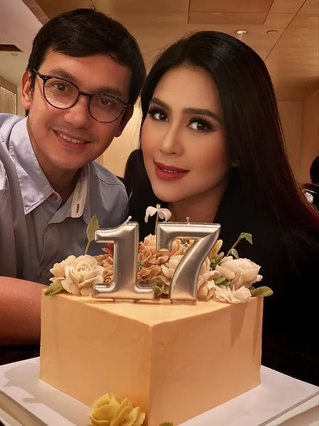 Jarang Tersorot, Ini 7 Potret Mesra Gunawan Sudrajat dan Sang Istri