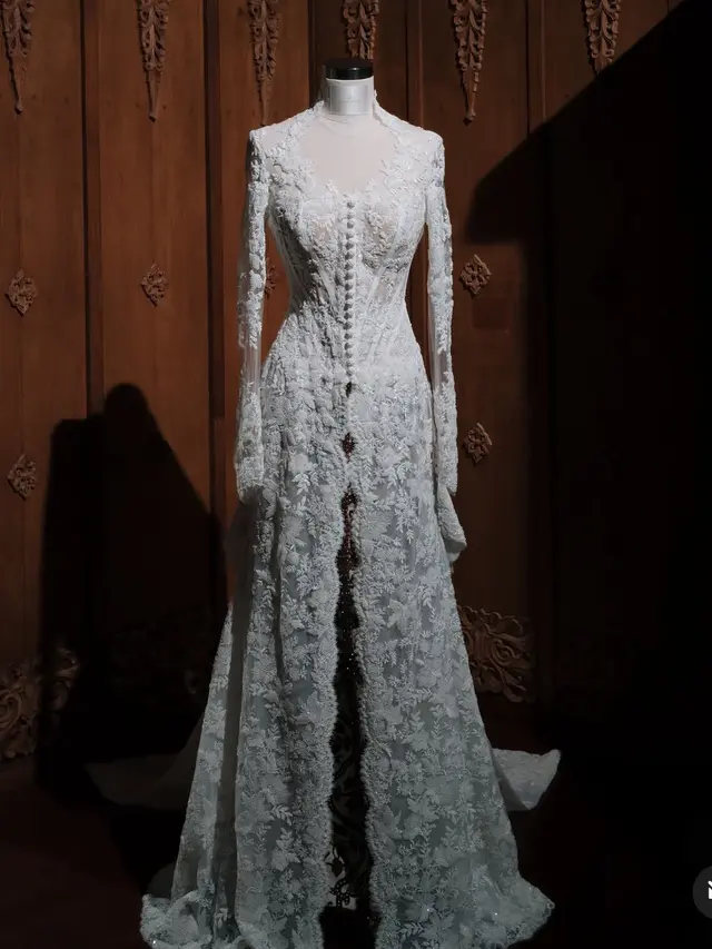 Kebaya pilihan Luna Maya di hari pernikahan. [@lunamaya]