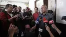 Humas PN Jakarta Utara Jootje Sampaleng memberi keterangan kepada awak media di PN Jakarta Utara, Senin (8/1). PN Jakarta Utara menyatakan telah menerima surat gugatan cerai Ahok kepada istrinya Veronica Tan. (Liputan6.com/Arya Manggala)