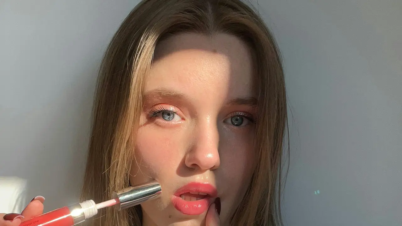 Tanpa Filler, Intip 5 Tips Makeup untuk Dapatkan Plumpy Lips yang Sempurna